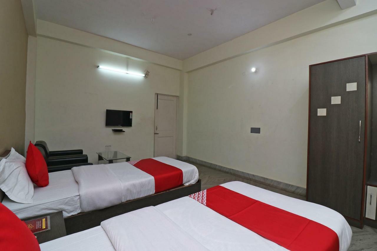 Oyo 37989 Hotel Debarshi Bānkura Exteriör bild