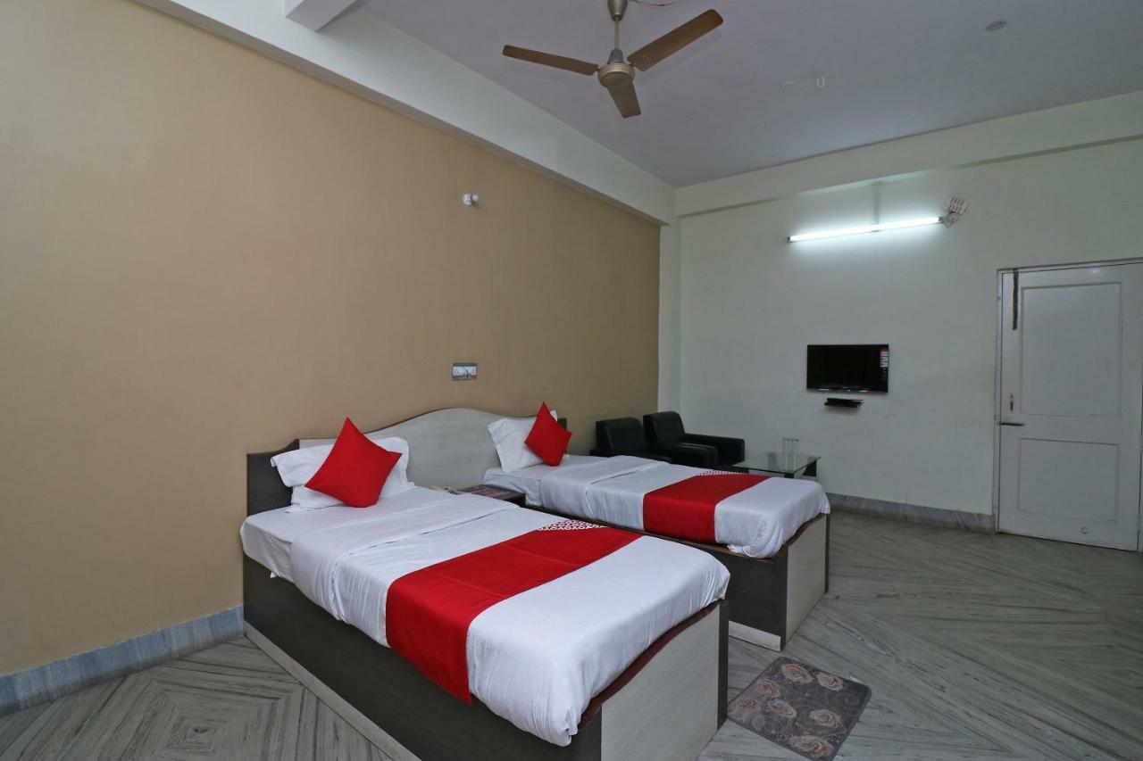 Oyo 37989 Hotel Debarshi Bānkura Exteriör bild