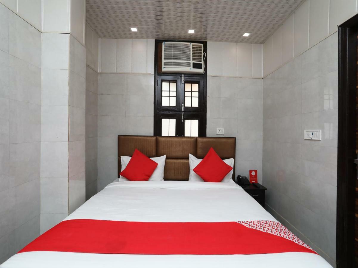 Oyo 37989 Hotel Debarshi Bānkura Exteriör bild